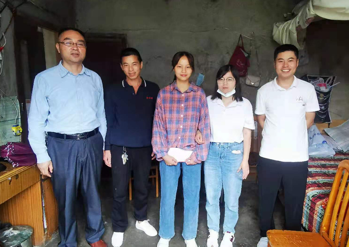 1630319996509582.jpg AD1AB1F1A8A705FBB165E6541C3EEFCA.jpg