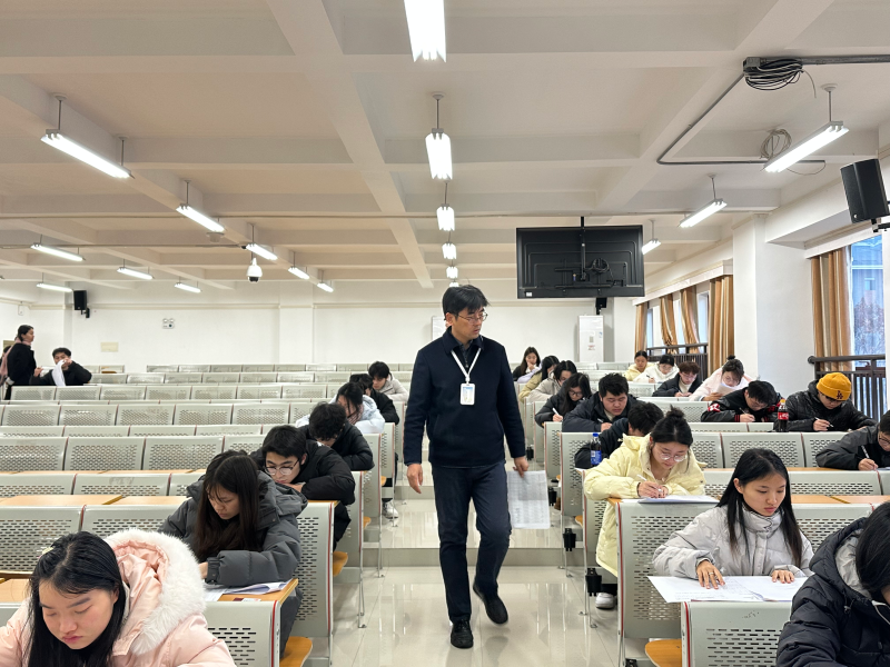 校领导带队巡查2025-2026学年第一学期期末考试工作